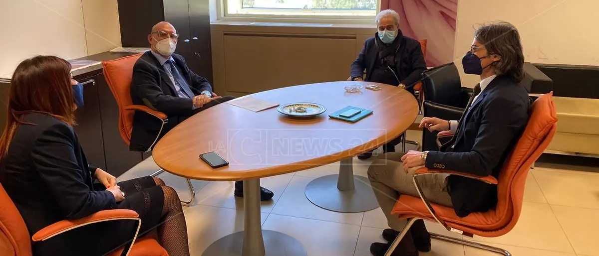 Regione, tutti i dipendenti vaccinati entro maggio: la rassicurazione di Longo