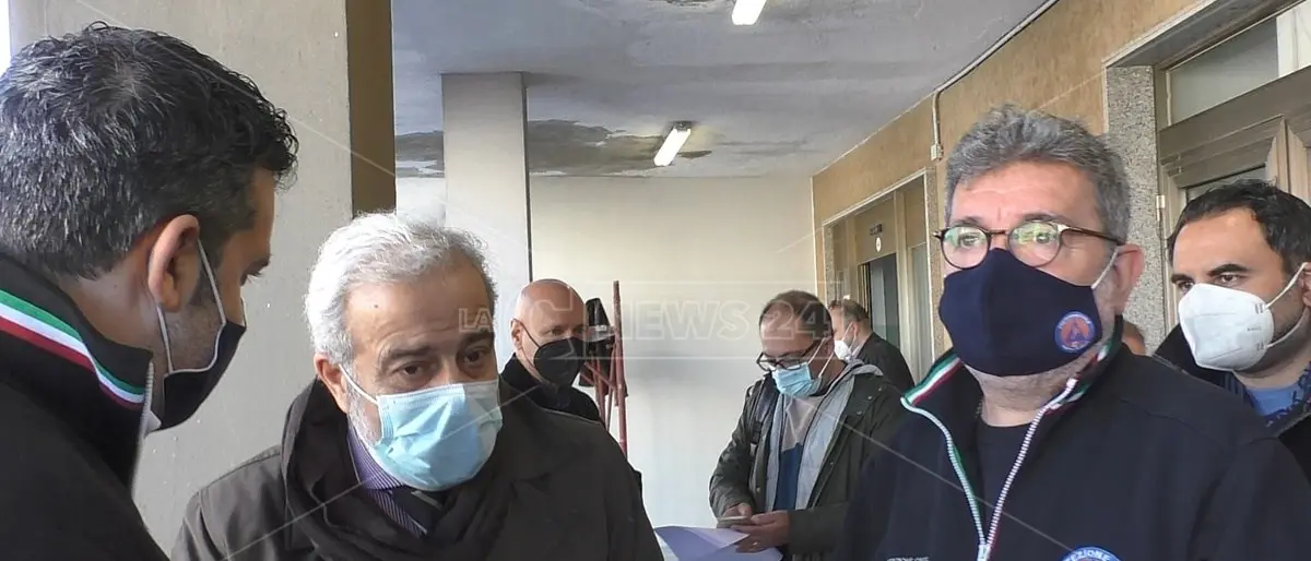 Vaccini Calabria, Spirlì: «Speriamo di concludere il primo ciclo entro giugno»