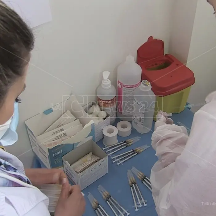 Vaccini a studenti di Cariati, il commissario Asp Cosenza conferma: «Indagine in corso»