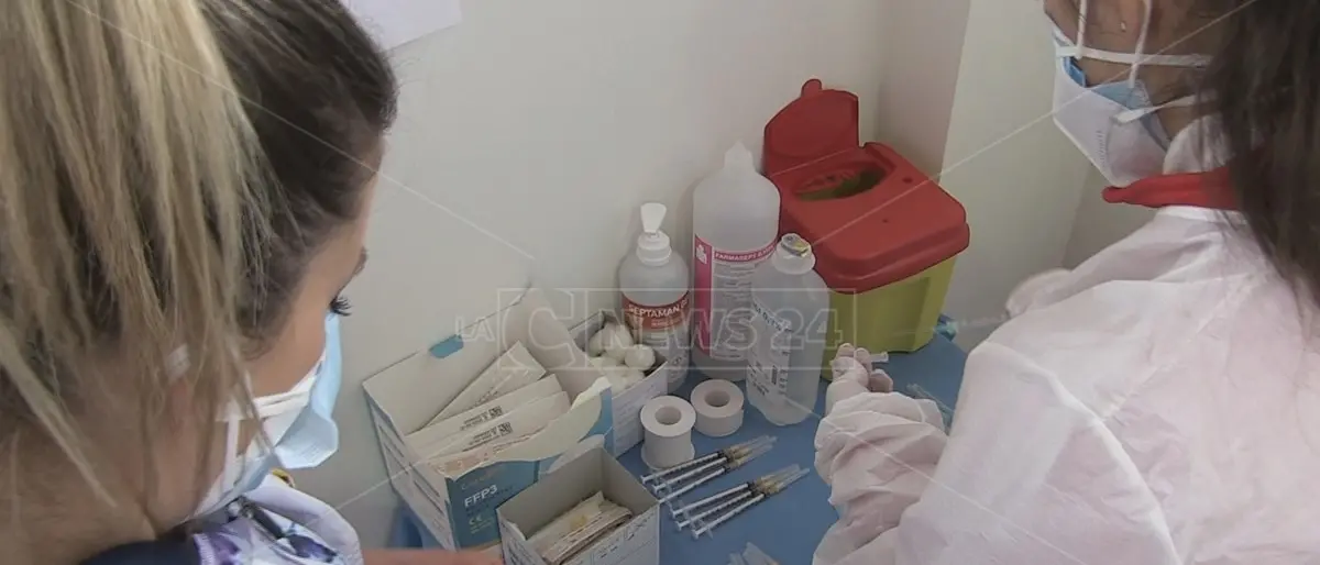Vaccini a studenti di Cariati, il commissario Asp Cosenza conferma: «Indagine in corso»