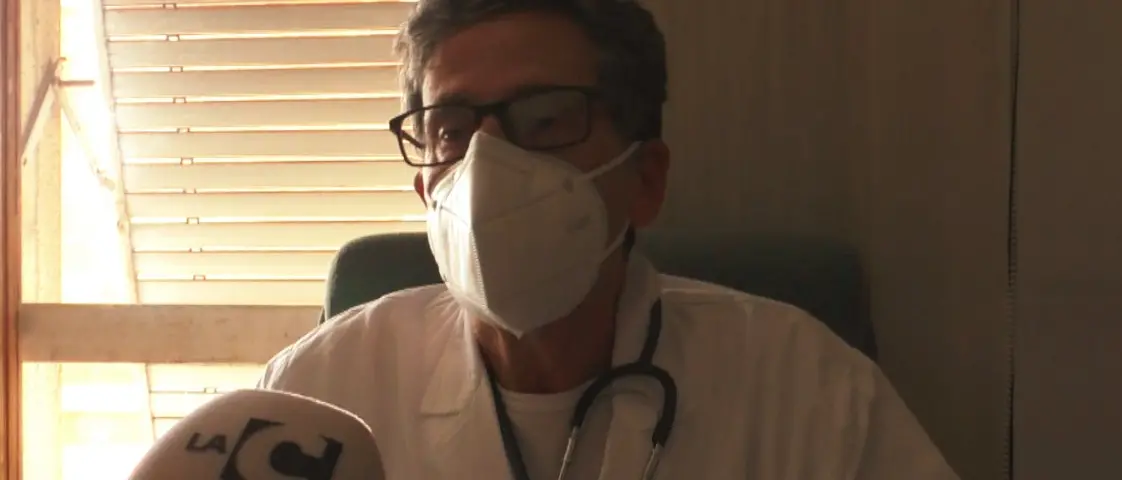 Vaccini e rischio trombosi, il medico: «Casi rari, ecco cosa sono e come intervenire»