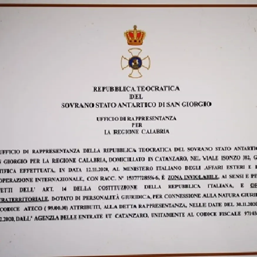 Autoproclamano una Repubblica e coltivano marijuana: due arresti nel “consolato” di Catanzaro