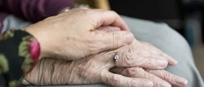 Covid, al via le vaccinazioni per caregiver e familiari di soggetti fragili: ecco chi rientra nella categoria