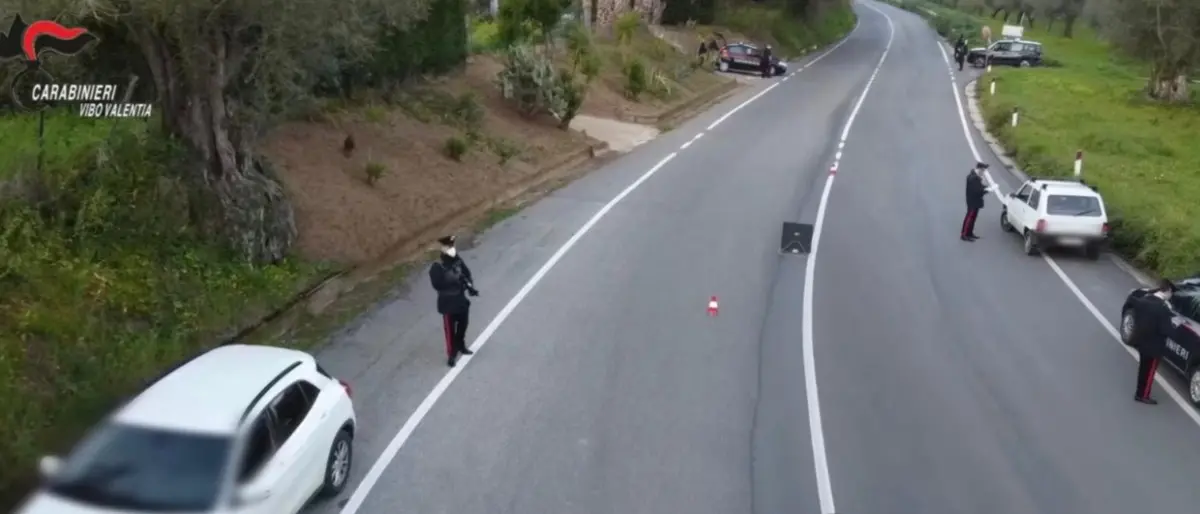 Coltiva marijuana in garage: giovane finisce ai domiciliari nel Vibonese