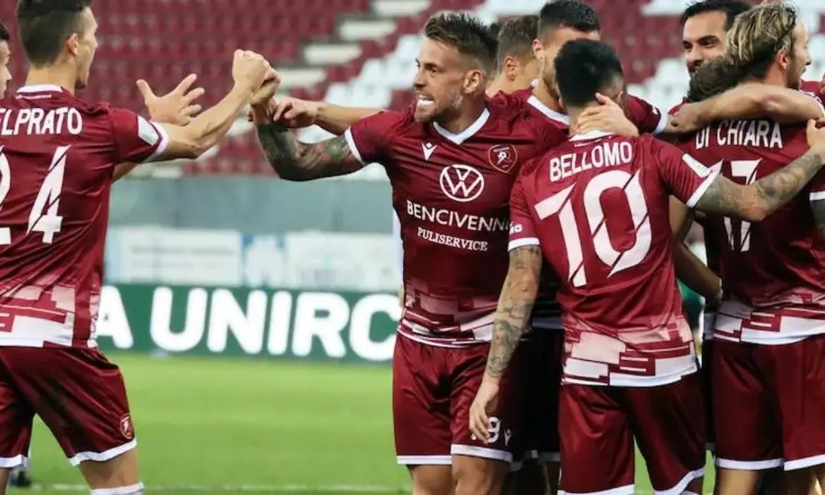 Covid, il virus colpisce ancora la Reggina: positivo un giocatore della prima squadra