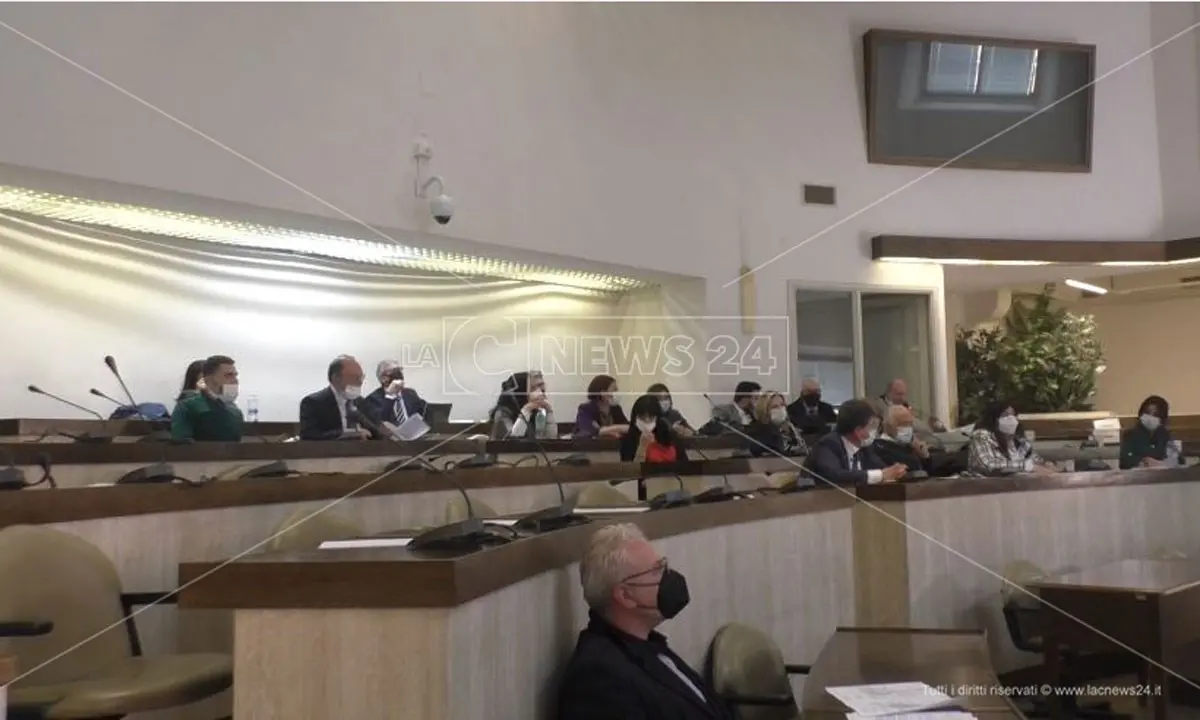 Crotone, in Consiglio non si parla di Antica Kroton: la minoranza lascia l’aula