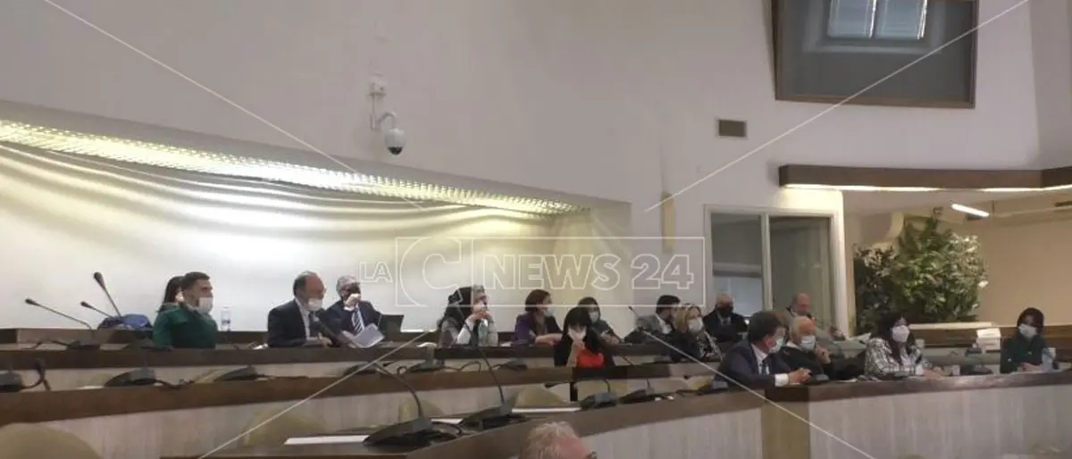 Crotone, in Consiglio non si parla di Antica Kroton: la minoranza lascia l’aula