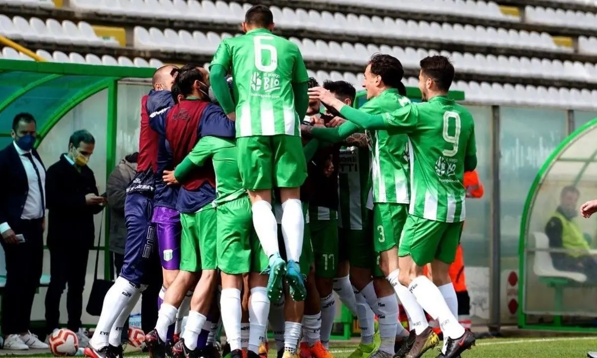 Eccellenza, il Sersale si prende il primo posto. La Vigor batte 2-0 il Locri