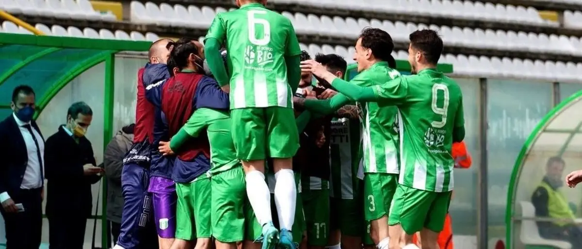 Eccellenza, il Sersale si prende il primo posto. La Vigor batte 2-0 il Locri