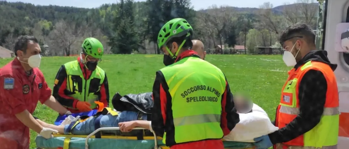 Cade da cavallo e si ferisce, recuperato dal Soccorso alpino in Sila