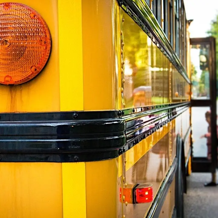 Crotone, riparte il trasporto scolastico: affidamento diretto per 22 giorni