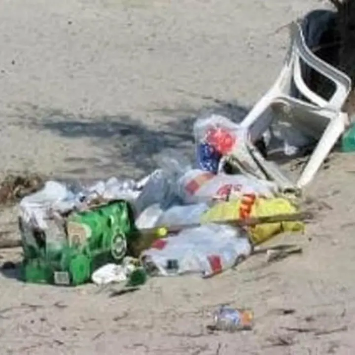 Catanzaro, il Covid non ferma i “lordazzi”: tappeto di rifiuti dopo le scampagnate del Primo maggio