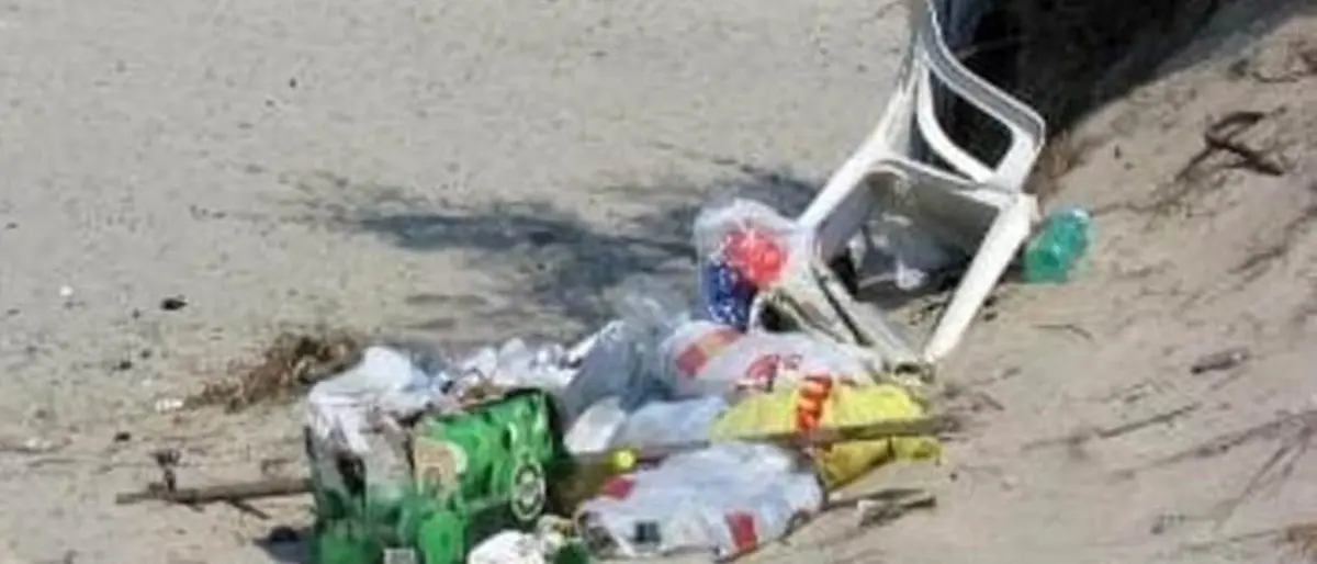 Catanzaro, il Covid non ferma i “lordazzi”: tappeto di rifiuti dopo le scampagnate del Primo maggio