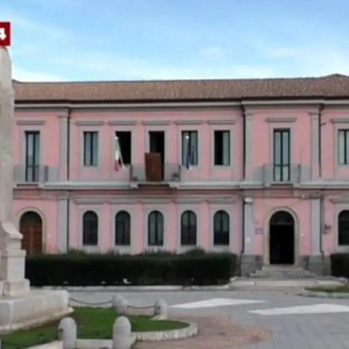 Covid, a Taurianova focolaio in due scuole: plessi chiusi fino all’8 maggio