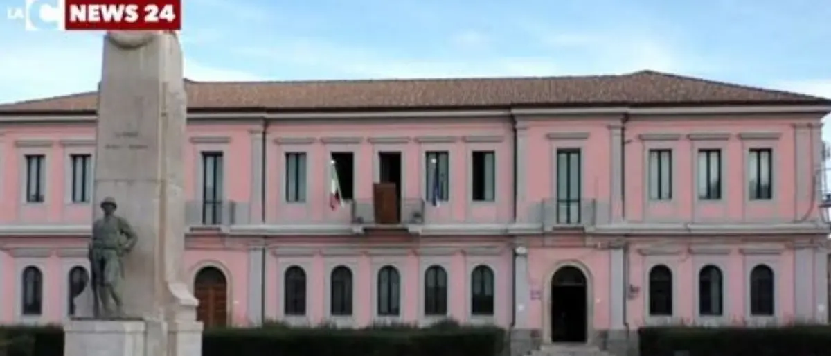 Covid, a Taurianova focolaio in due scuole: plessi chiusi fino all’8 maggio