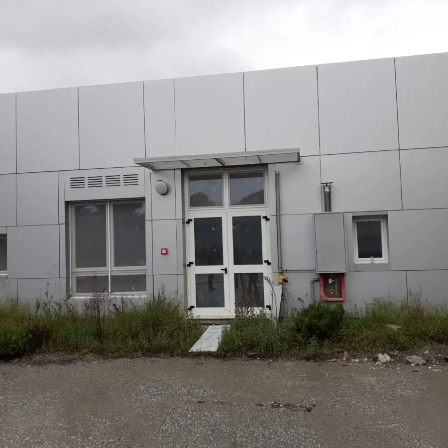 Lamezia, nuovi locali dell’Alberghiero ancora chiusi ma già fatiscenti dopo 700mila euro di lavori