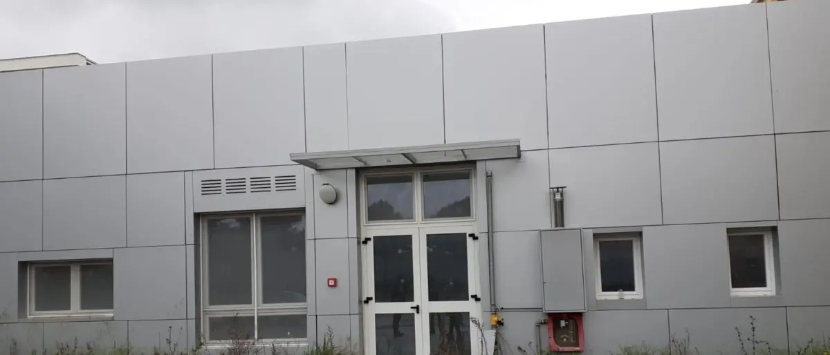 Lamezia, nuovi locali dell’Alberghiero ancora chiusi ma già fatiscenti dopo 700mila euro di lavori