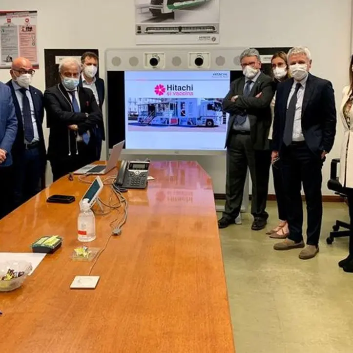 Covid, Hitachi presenta il piano per vaccinare 5700 dipendenti: «Primo caso in una fabbrica italiana»