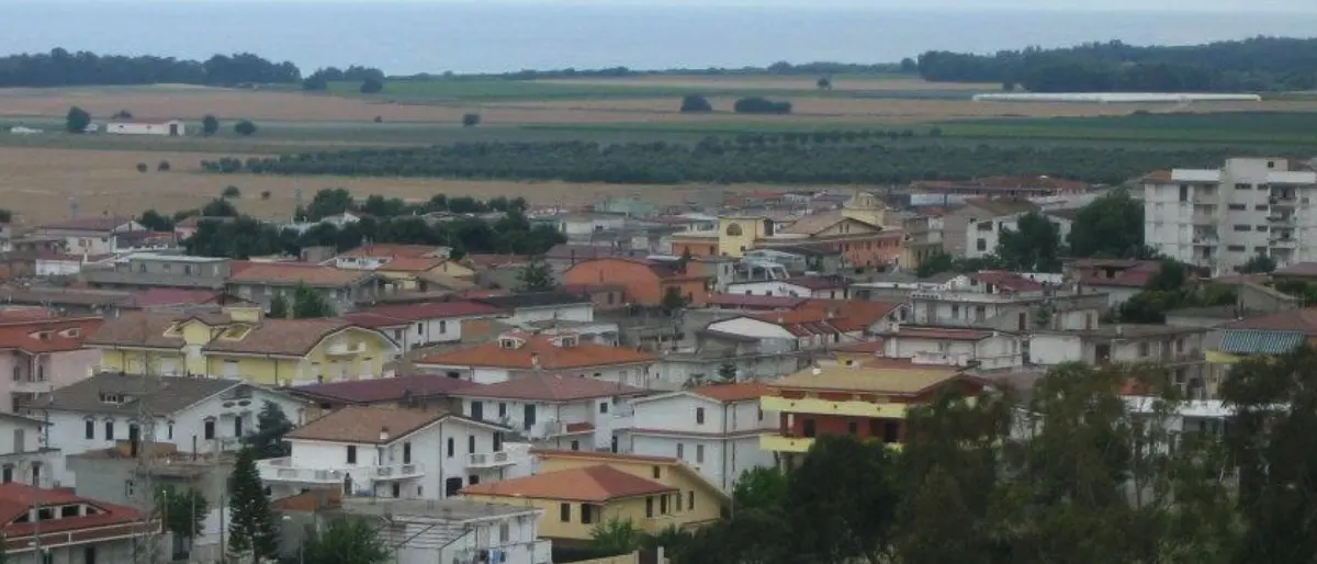 Famiglia sterminata dal Covid, a Botricello il sindaco proclama il lutto cittadino