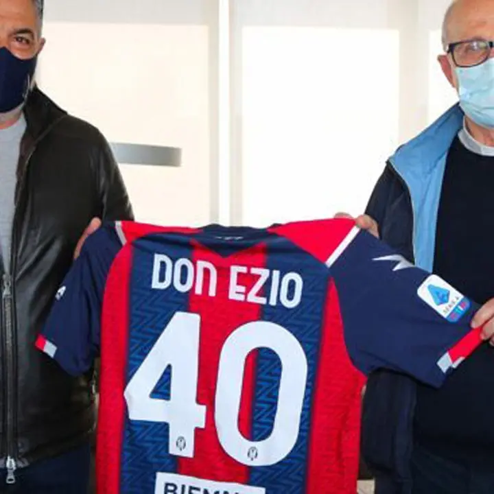 La solidarietà del Crotone Fc: generi alimentari donati alla mensa di Padre Pio