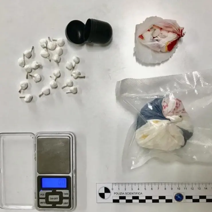 Corigliano Rossano, beccato con la cocaina nascosta negli slip: arrestato