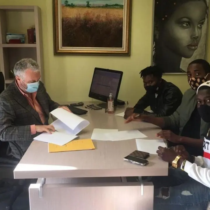 Migranti, nasce la start up di tre giovani africani per produrre pasta fresca a Rogliano