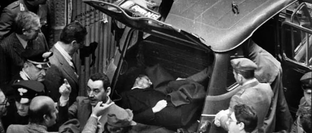 Era di Maggio: la tragedia di Aldo Moro e quell’eskimo sulla scala di salsedine