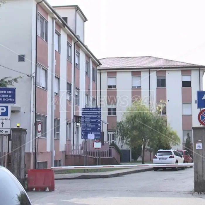 Operativo il reparto Covid dell'ospedale di Rogliano: già occupati 4 posti letto su 15 disponibili