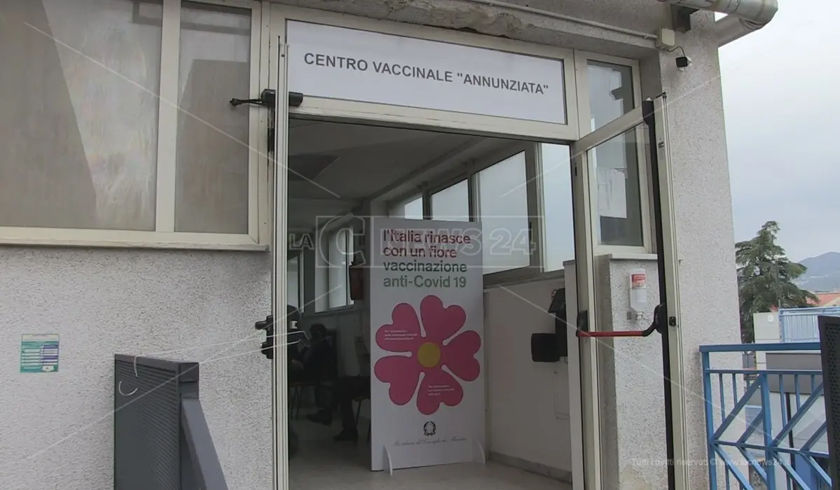 Covid, all’Annunziata di Cosenza pronti a vaccinare fino a mezzanotte