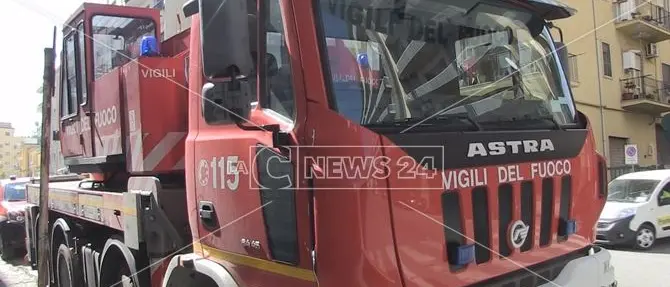 Catanzaro, incendio in uno studio medico: panico nel palazzo ma nessun ferito