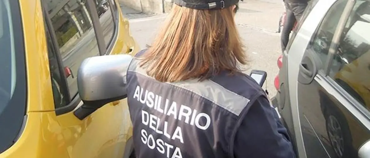 Praia, ausiliaria aggredita mentre effettuava controlli alle auto parcheggiate