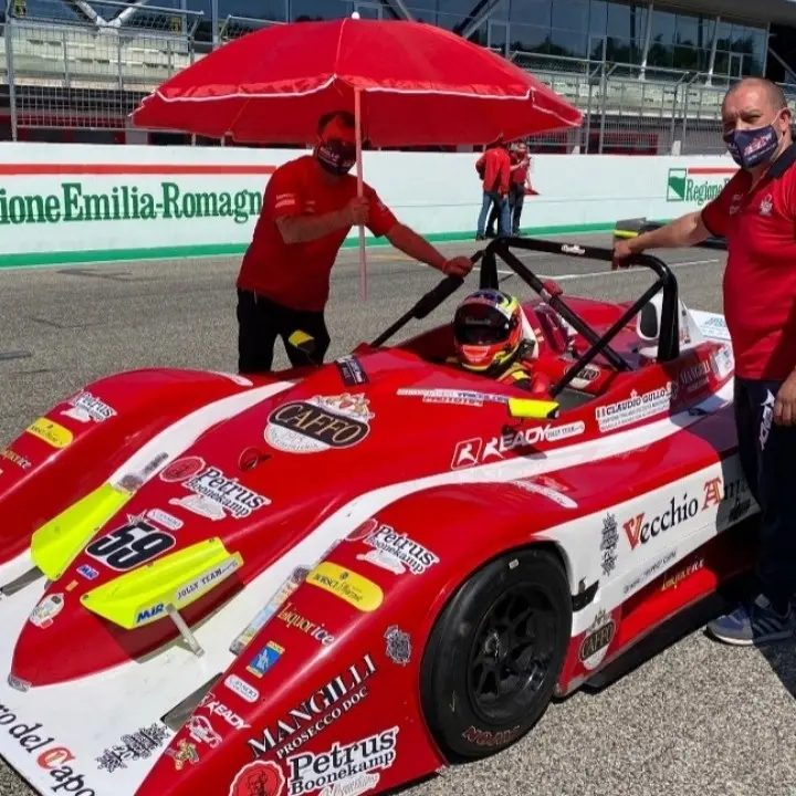 Motori, master prototipi: buon esordio sul circuito di Imola per il lametino Claudio Gullo