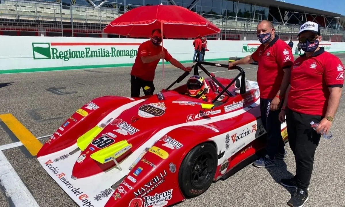 Motori, master prototipi: buon esordio sul circuito di Imola per il lametino Claudio Gullo