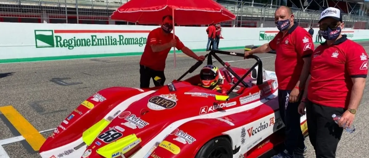 Motori, master prototipi: buon esordio sul circuito di Imola per il lametino Claudio Gullo