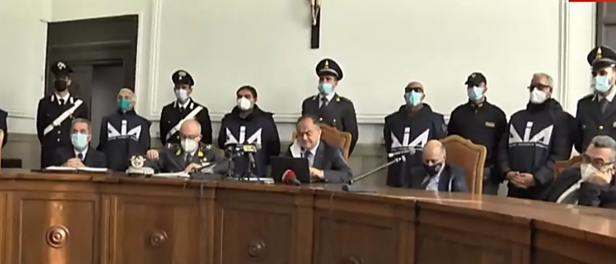 Basso profilo, ex assessore finì ai domiciliari ma la voce intercettata non era la sua: stralciata la posizione