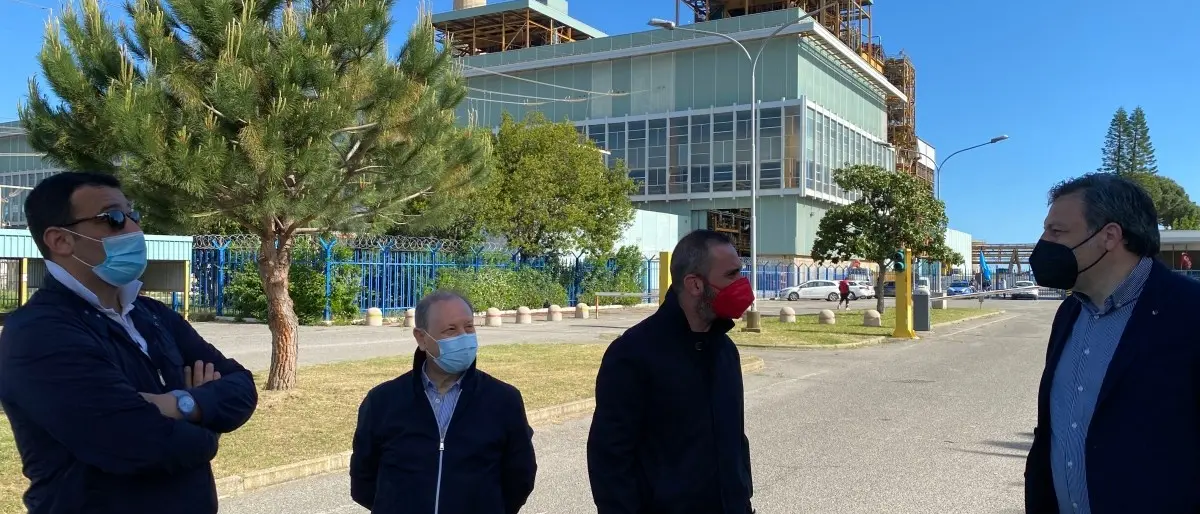 Vertenza Enel a Corigliano-Rossano: la protesta dei lavoratori continua