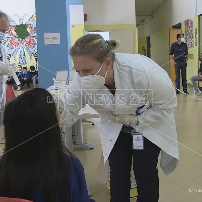 Cosenza, test anti-Covid a scuola per prevenzione: coinvolti i piccoli studenti