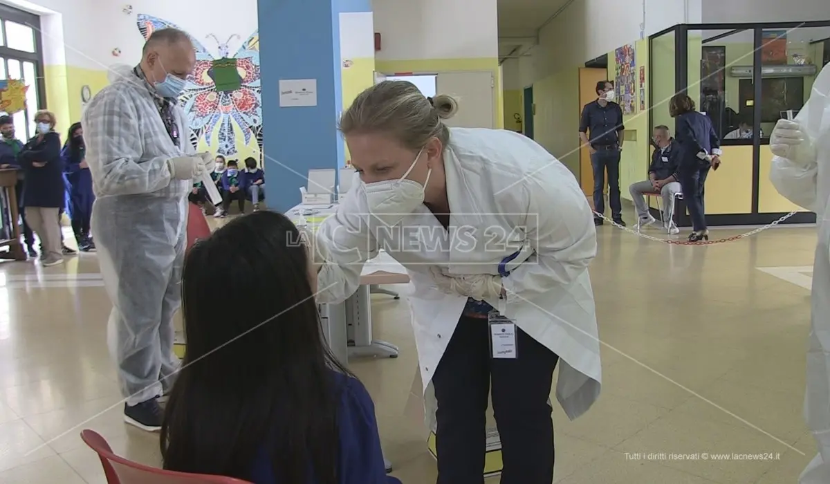 Cosenza, test anti-Covid a scuola per prevenzione: coinvolti i piccoli studenti