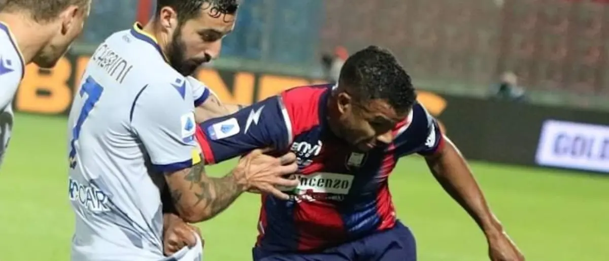 Serie A, l'orgoglio del Crotone è più forte del Verona: allo Scida finisce 2-1