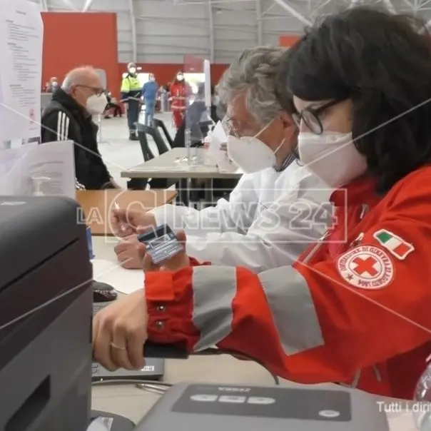 «Da giugno vaccini anti-Covid senza limiti di età», la promessa del commissario Figliuolo