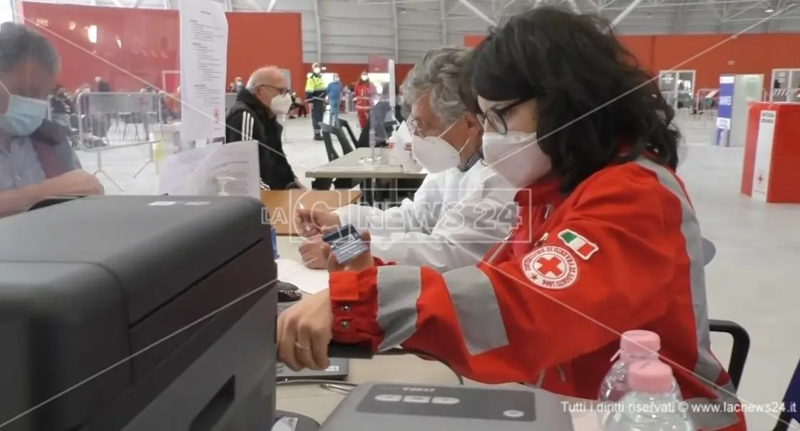 «Da giugno vaccini anti-Covid senza limiti di età», la promessa del commissario Figliuolo