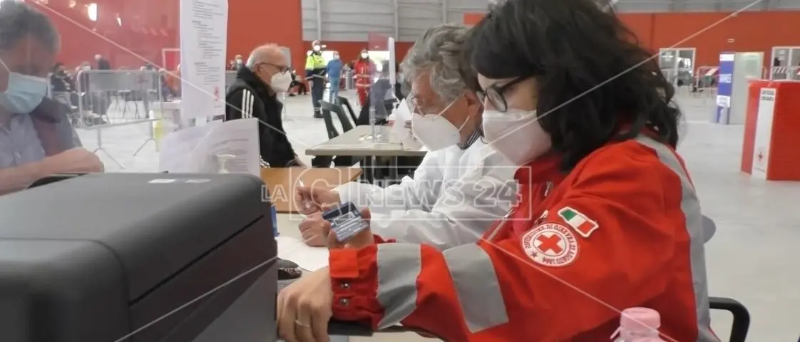 «Da giugno vaccini anti-Covid senza limiti di età», la promessa del commissario Figliuolo