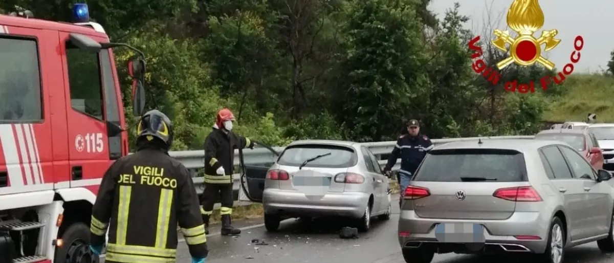 Incidente tra due auto lungo la statale 107 nel Cosentino, bimbo trasferito in ospedale