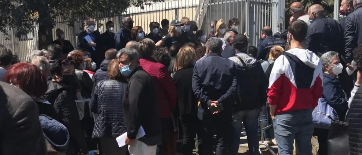 Vax day, il Palabrillìa di Corigliano-Rossano preso d'assalto: esordio per il vaccino Johnson