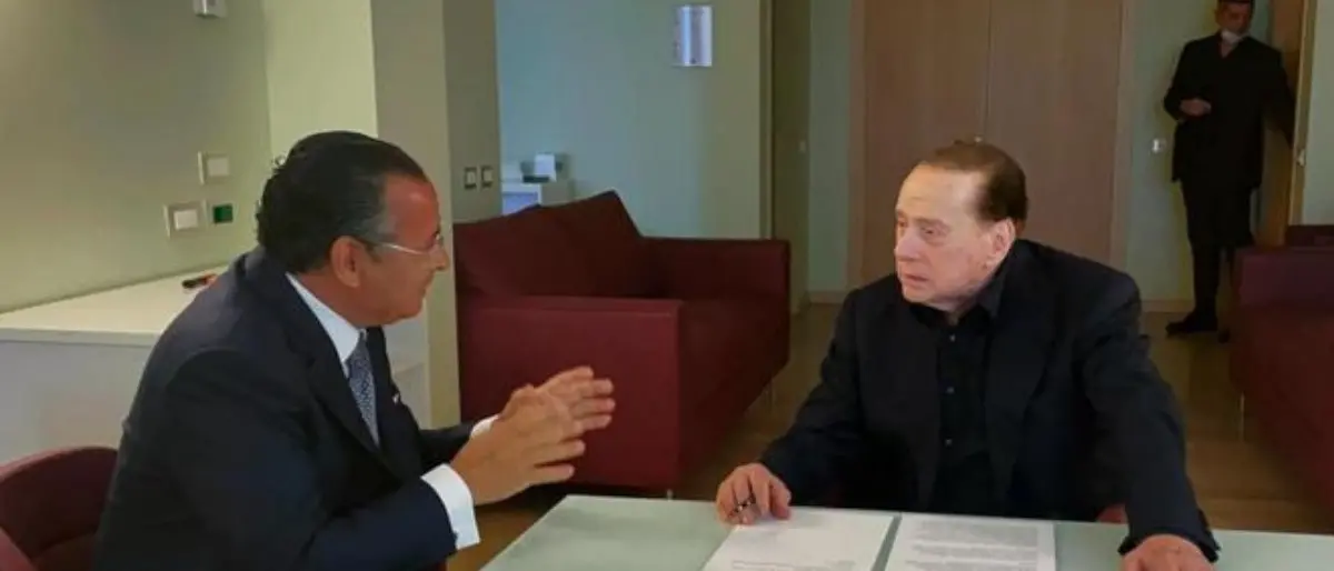 Silvio Berlusconi dimesso dal San Raffaele. «È forte e in forma»