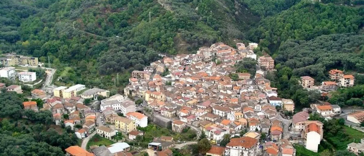 Covid, zona rossa nella frazione Ariola di Gerocarne: il Comune attende l'ordinanza di Spirlì