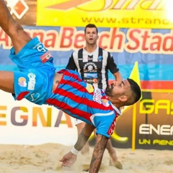 Beach Soccer, il bomber calabrese Zurlo (ri)firma con il Catania nella stagione della ripartenza