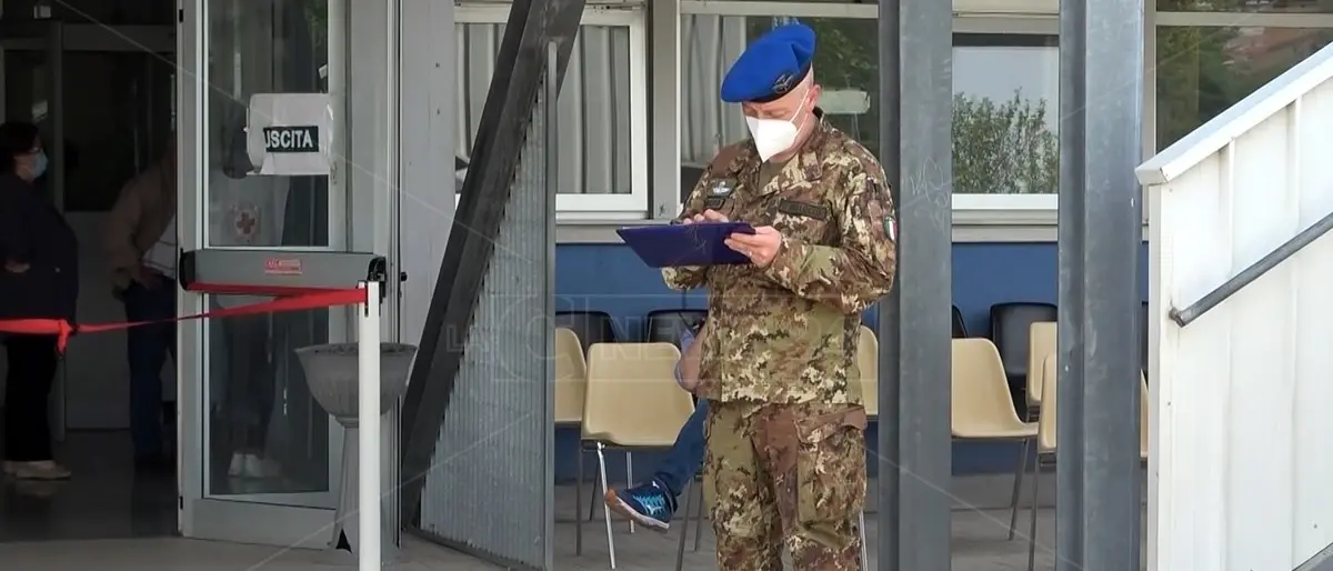 «A Lamezia pochi vaccini e cittadini dirottati a Catanzaro», la denuncia dei sindacati