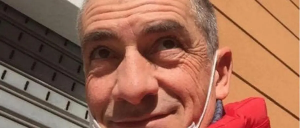 Covid, il sottosegretario Costa: «Tra luglio e agosto via la mascherina all'aperto»