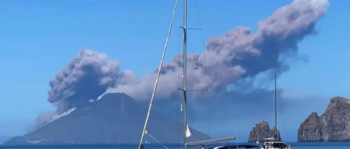 Stromboli, forte eruzione nel pomeriggio: scatta l'allerta anche sulla costa tirrenica calabrese